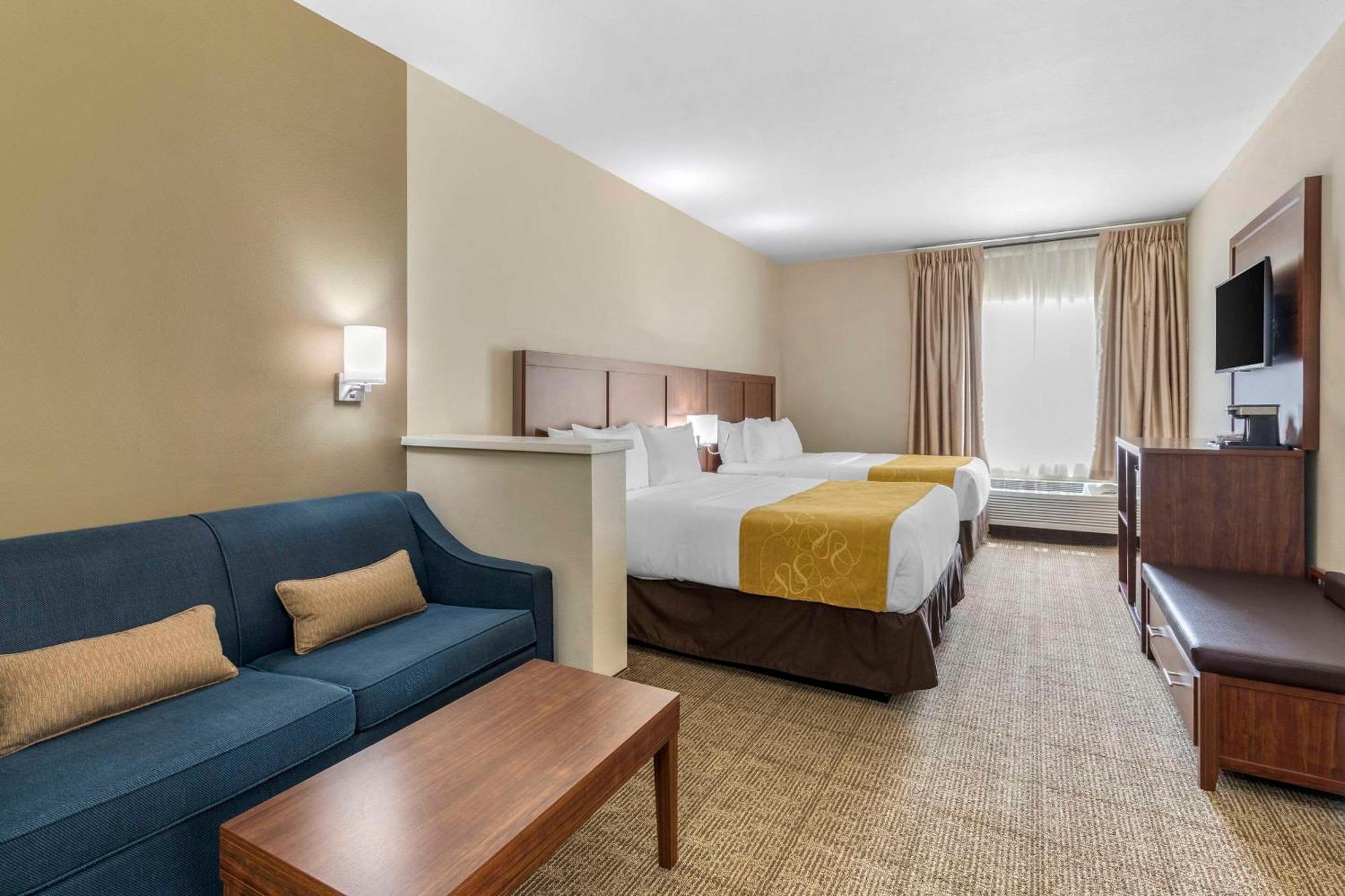 Comfort Suites Tulare Exterior photo